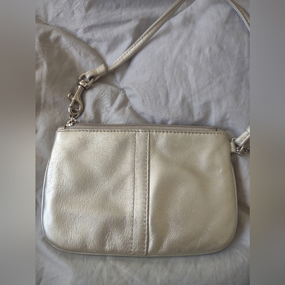 NWOT Coach wristlet silver purse - Picture 4 of 6